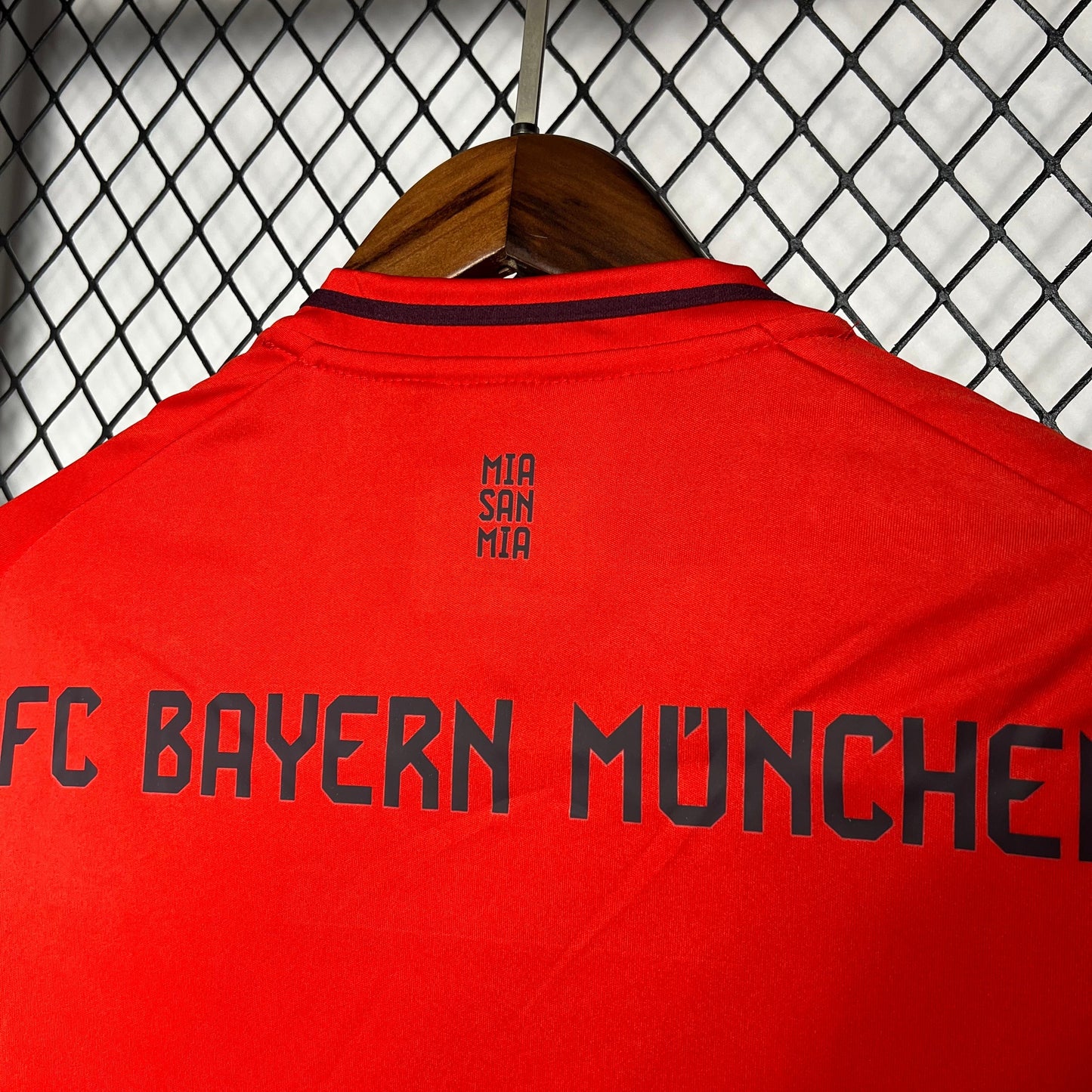 Bayern Munich Robert Lewandowski 9 Home Soccer Jersey 2024/25