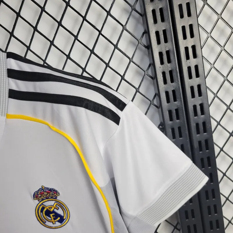 Real Madrid Kylian Mbappé 10 Women's Home Soccer Jersey 2025-2026