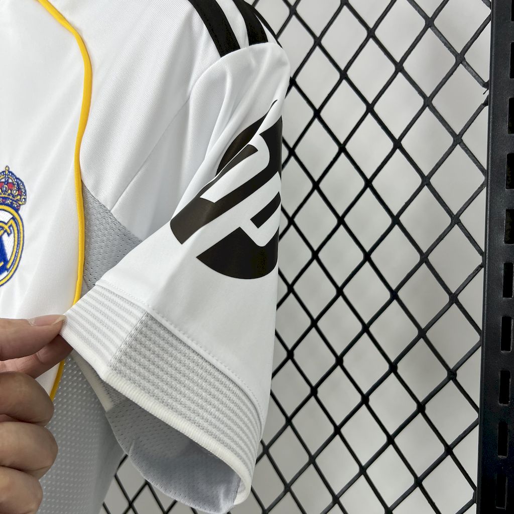 Real Madrid Kylian Mbappé 10 Home Soccer Jersey 2025-2026
